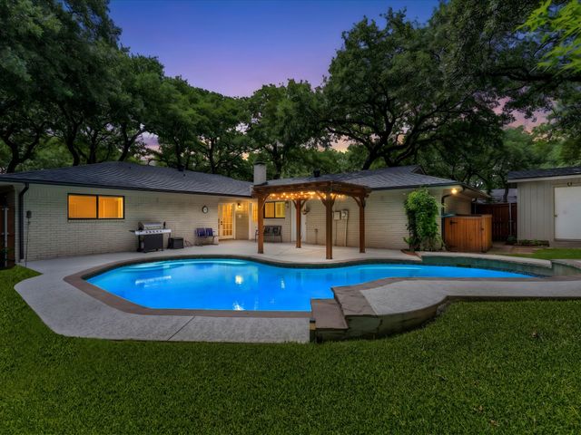 1800 Holm Oak Street, Arlington, TX 76012