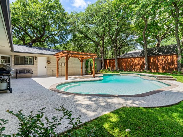 1800 Holm Oak Street, Arlington, TX 76012