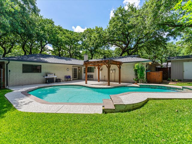 1800 Holm Oak Street, Arlington, TX 76012