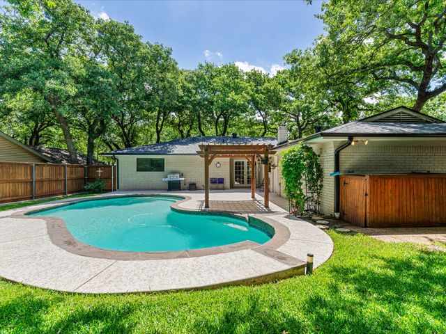 1800 Holm Oak Street, Arlington, TX 76012