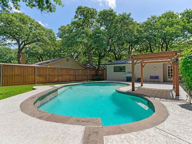 1800 Holm Oak Street, Arlington, TX 76012