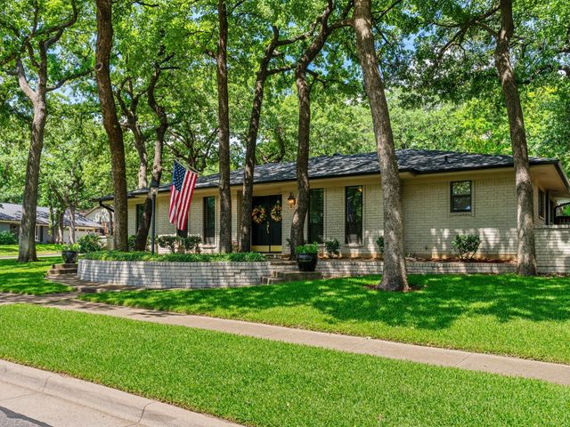 1800 Holm Oak Street, Arlington, TX 76012
