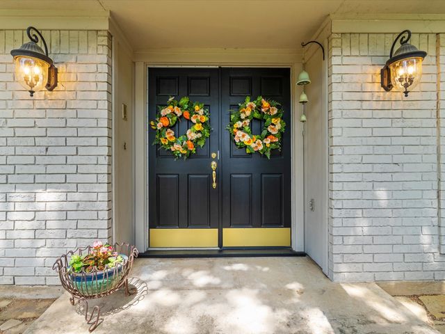 1800 Holm Oak Street, Arlington, TX 76012