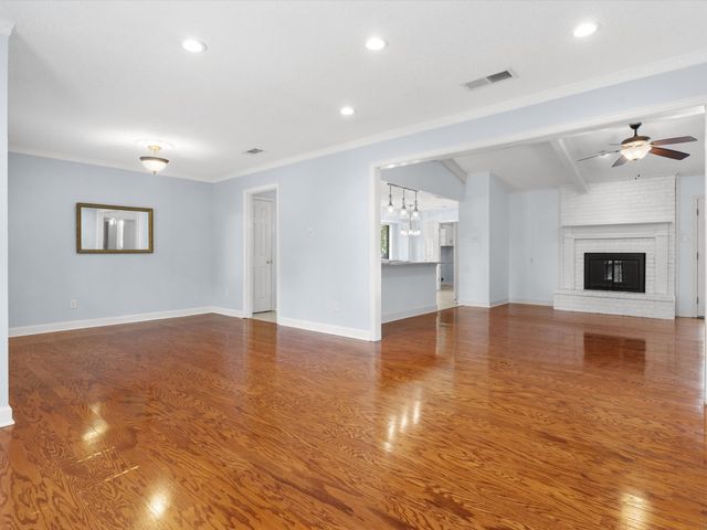 1800 Holm Oak Street, Arlington, TX 76012