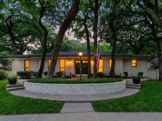 1800 Holm Oak Street, Arlington, TX 76012