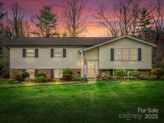 1286 Glenheath Drive, Hendersonville, NC 28791