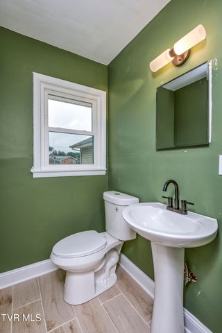 1140 Foxcroft Road, Bristol, VA 24201