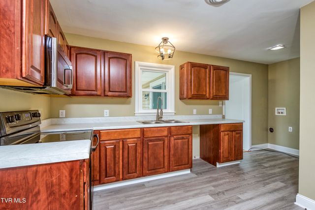 1140 Foxcroft Road, Bristol, VA 24201