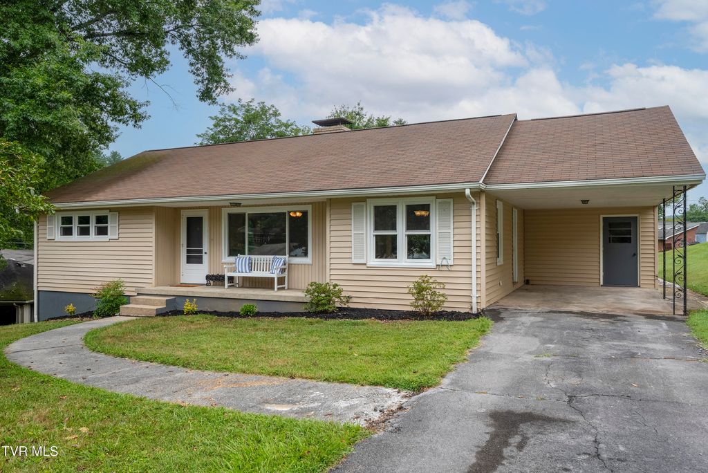 1140 Foxcroft Road, Bristol, VA 24201