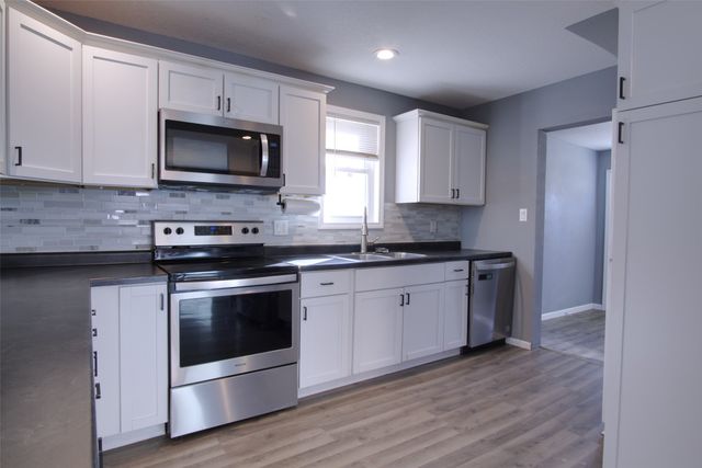 2743 Des Moines Street, Des Moines, IA 50317