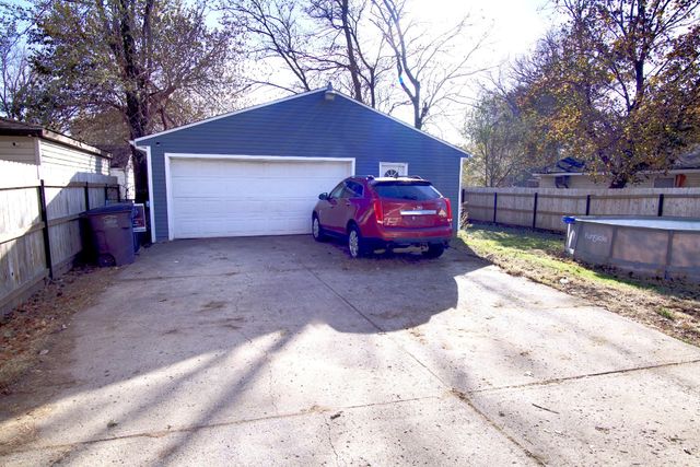 2743 Des Moines Street, Des Moines, IA 50317