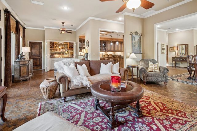 2448 Clearspring Drive N, Irving, TX 75063