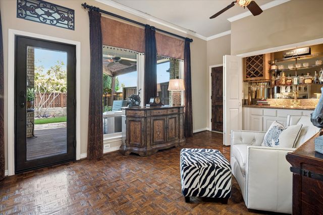 2448 Clearspring Drive N, Irving, TX 75063