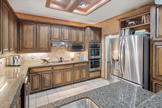 2448 Clearspring Drive N, Irving, TX 75063