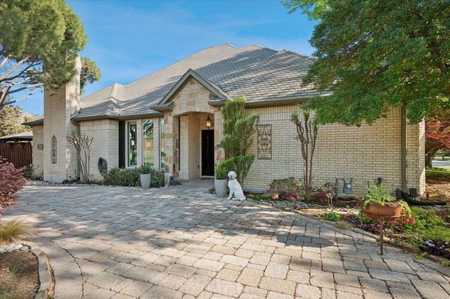 2448 Clearspring Drive N, Irving, TX 75063