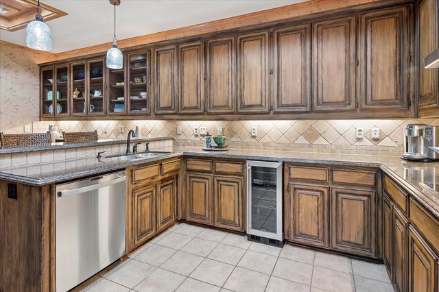 2448 Clearspring Drive N, Irving, TX 75063