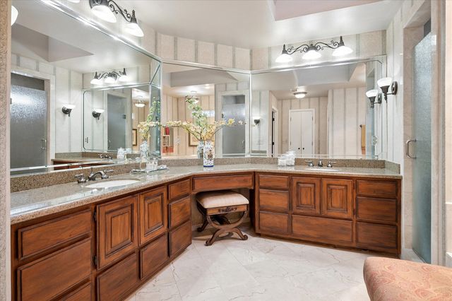 2448 Clearspring Drive N, Irving, TX 75063