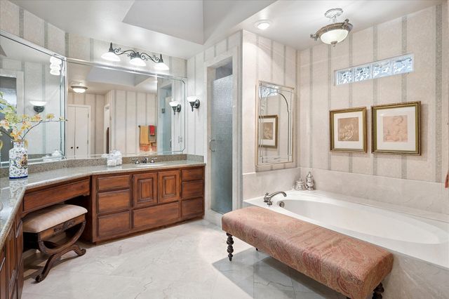 2448 Clearspring Drive N, Irving, TX 75063