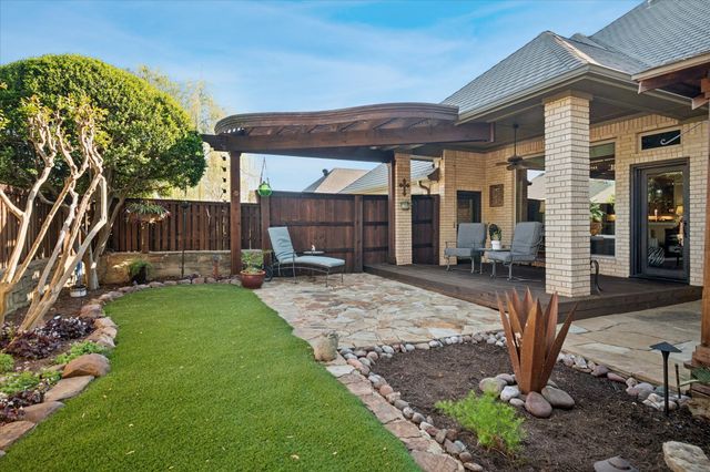 2448 Clearspring Drive N, Irving, TX 75063