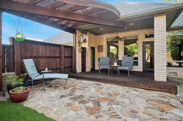 2448 Clearspring Drive N, Irving, TX 75063