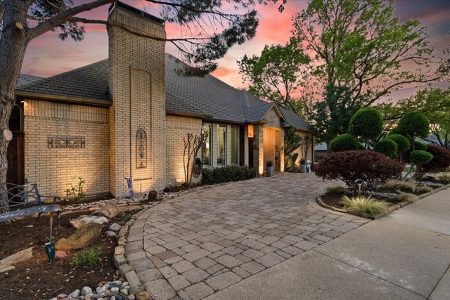 2448 Clearspring Drive N, Irving, TX 75063