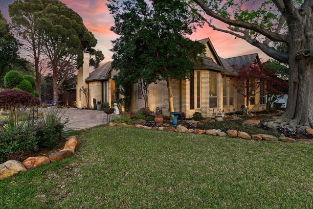 2448 Clearspring Drive N, Irving, TX 75063