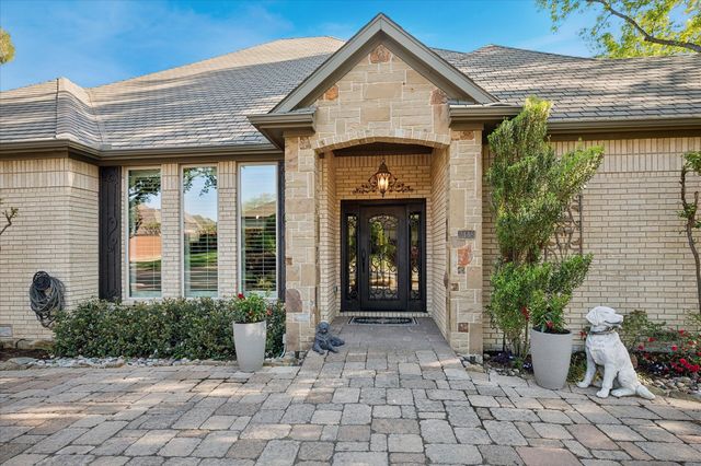 2448 Clearspring Drive N, Irving, TX 75063