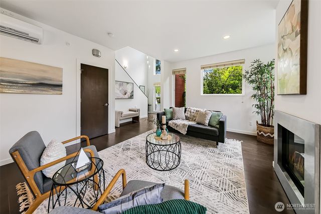 13721 Meridian Avenue N, Seattle, WA 98133