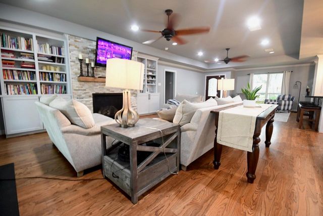 6230 Queensloch Drive, Houston, TX 77096