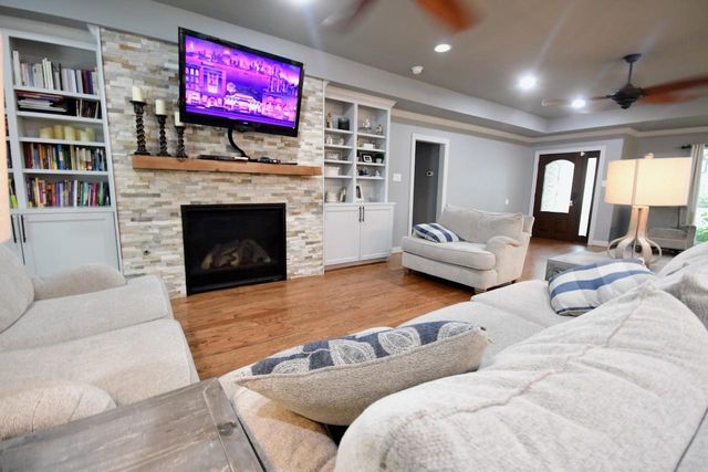 6230 Queensloch Drive, Houston, TX 77096