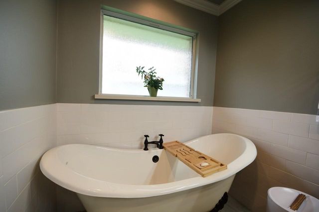 6230 Queensloch Drive, Houston, TX 77096