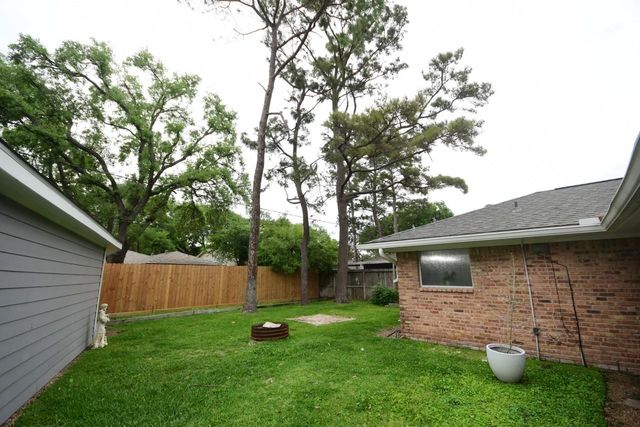 6230 Queensloch Drive, Houston, TX 77096