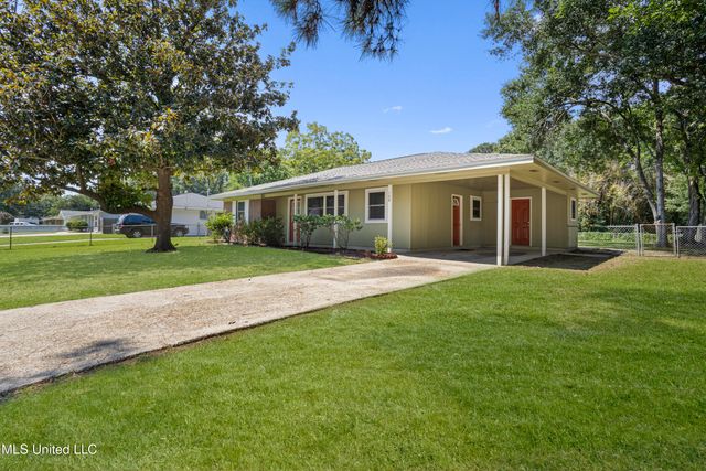 148 Lafayette Circle, Ocean Springs, MS 39564