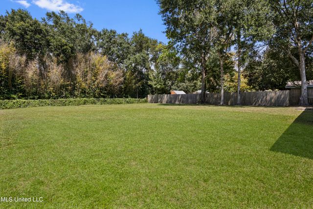 148 Lafayette Circle, Ocean Springs, MS 39564