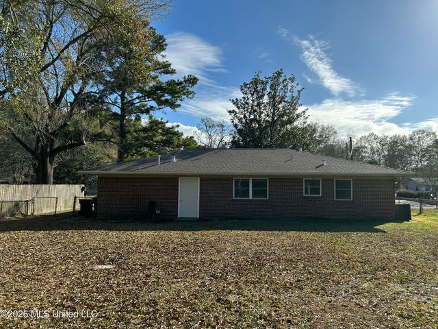 148 Lafayette Circle, Ocean Springs, MS 39564