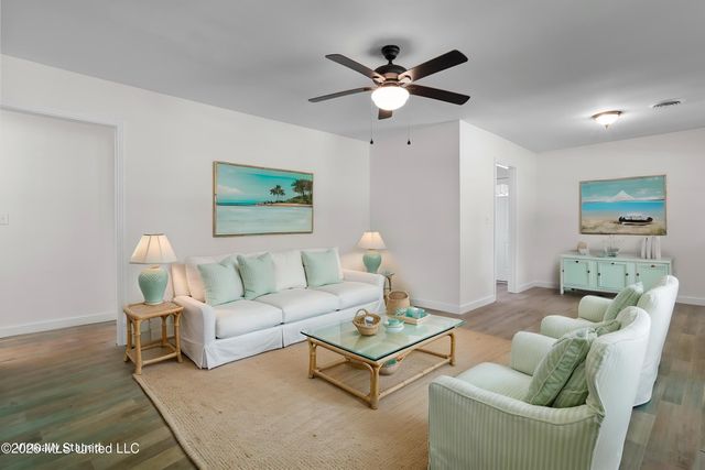 148 Lafayette Circle, Ocean Springs, MS 39564