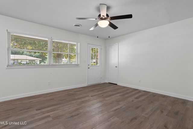 148 Lafayette Circle, Ocean Springs, MS 39564