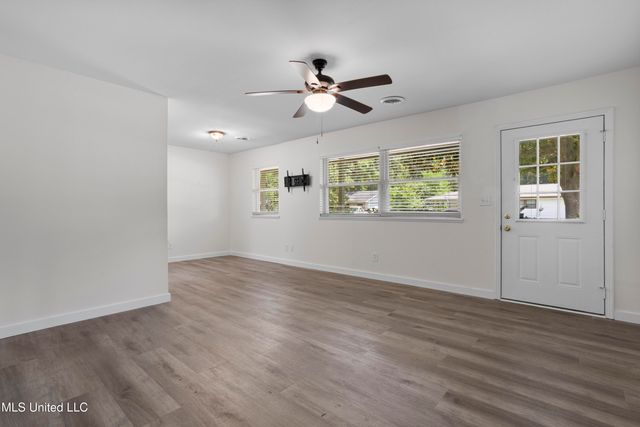 148 Lafayette Circle, Ocean Springs, MS 39564