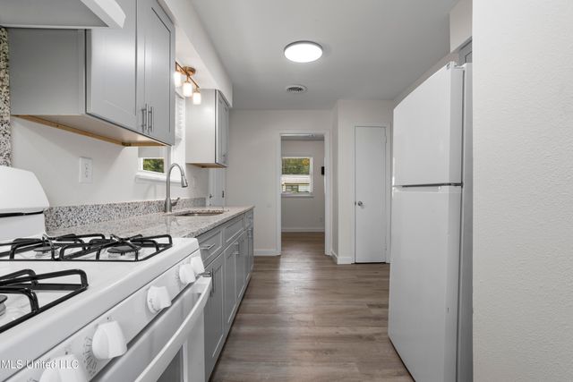 148 Lafayette Circle, Ocean Springs, MS 39564