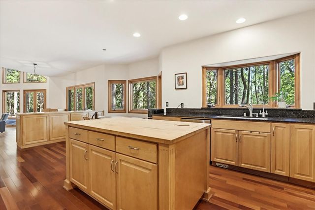 14517 N Bloomfield Rd, Nevada City, CA 95959
