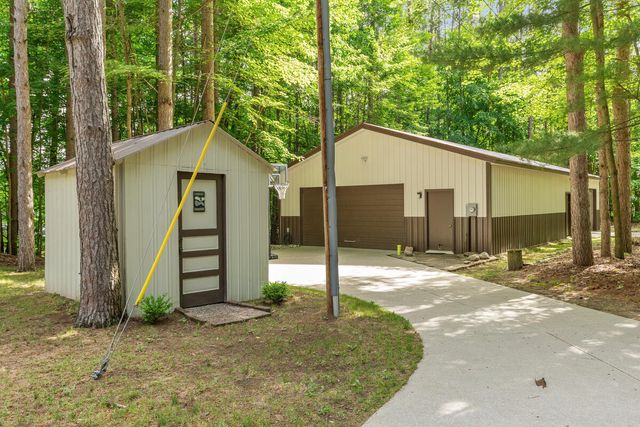 6009 Keeney Drive, Belvidere Twp, MI 48886
