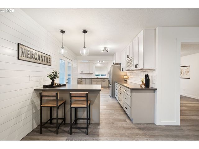 19486 STILLMEADOW Dr, Oregon City, OR 97045