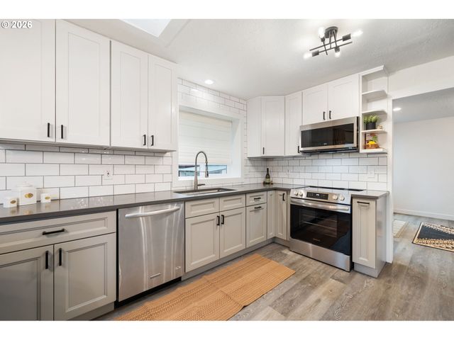 19486 STILLMEADOW Dr, Oregon City, OR 97045