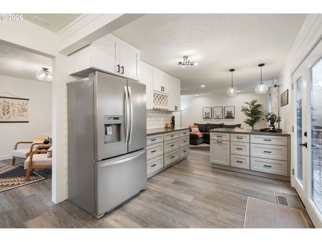 19486 STILLMEADOW Dr, Oregon City, OR 97045