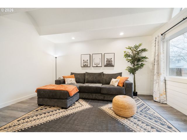 19486 STILLMEADOW Dr, Oregon City, OR 97045