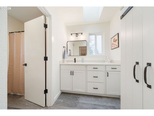 19486 STILLMEADOW Dr, Oregon City, OR 97045