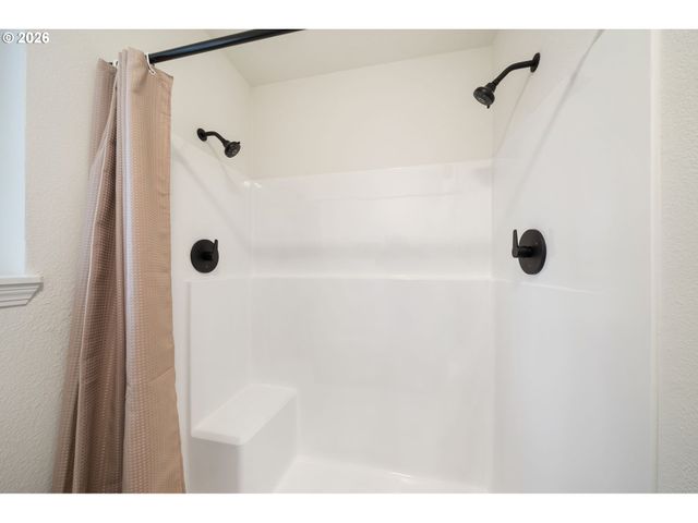 19486 STILLMEADOW Dr, Oregon City, OR 97045