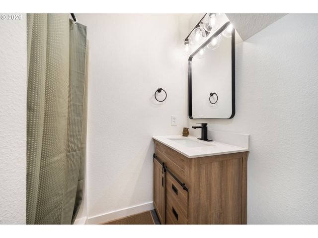 19486 STILLMEADOW Dr, Oregon City, OR 97045