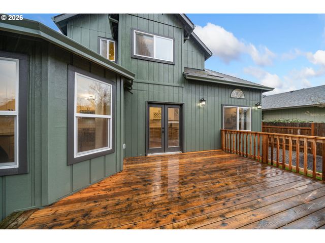 19486 STILLMEADOW Dr, Oregon City, OR 97045