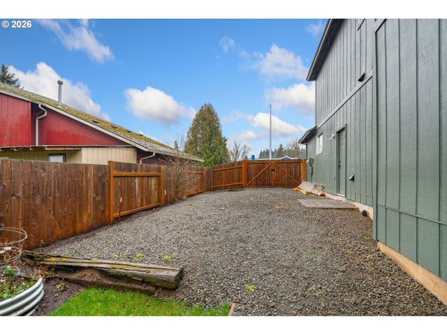 19486 STILLMEADOW Dr, Oregon City, OR 97045